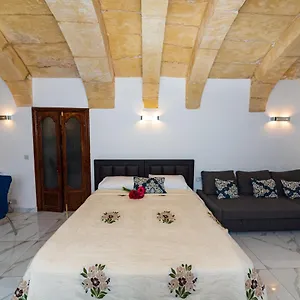 https://valletta-old-well-apartments.hotelssaintjulians.com